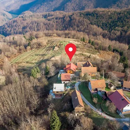 Mountain Family Nola Ivano ديلنايس