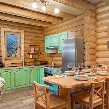 Mountain Family Nola Ivano בקתה *